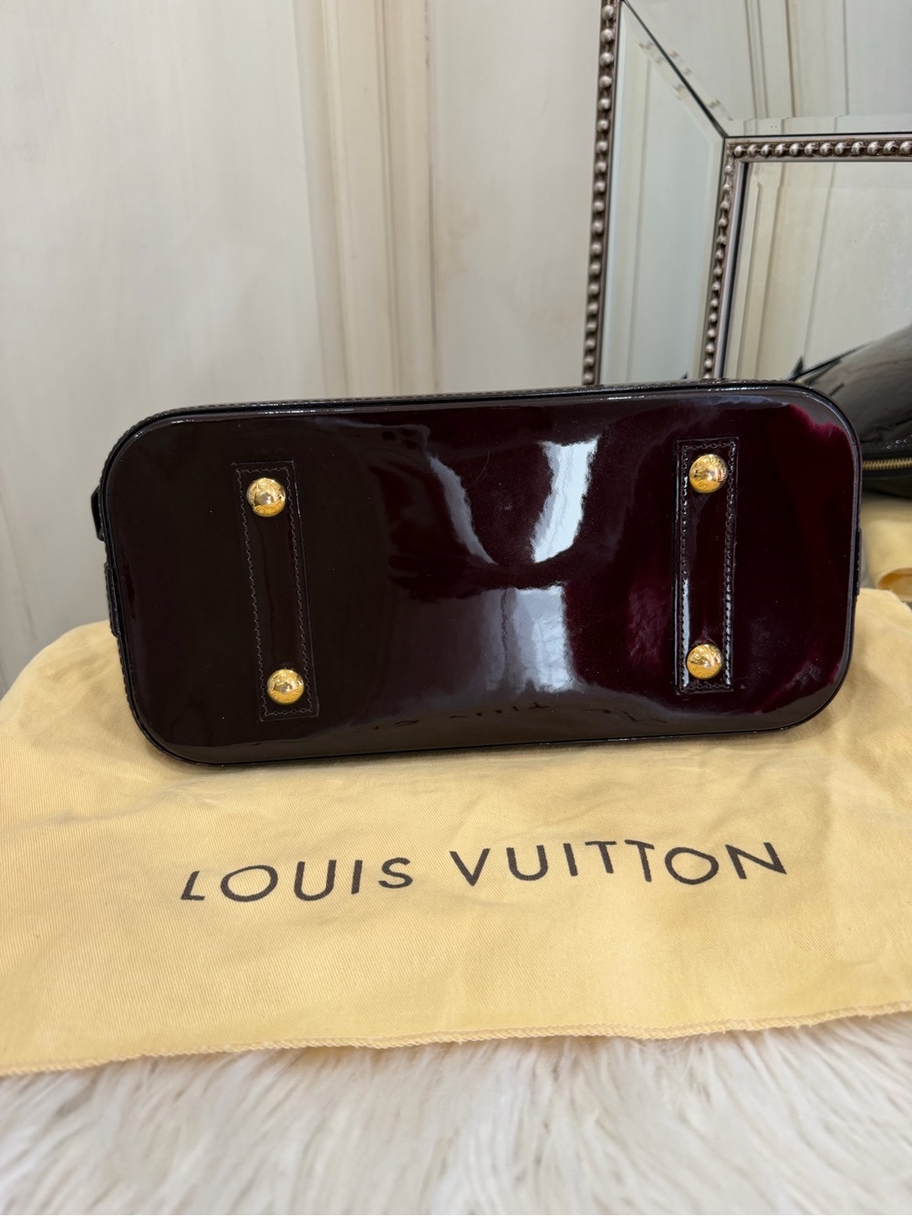 Louis Vuitton Vernis Alma Satchel in Burgundy Patent - Picture 3 of 12